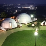 夜景を眺めながら豪華なキャンプを楽しめる宿泊施設「グランドーム神戸天空」＝神戸市北区山田町原野