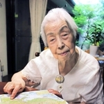 身重の体で満州から引き揚げた体験を振り返る松田よねさん＝京都市内