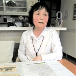 満州・奉天時代の写真や地図を前に、戦中戦後の苦難を語る木村さん＝明石市