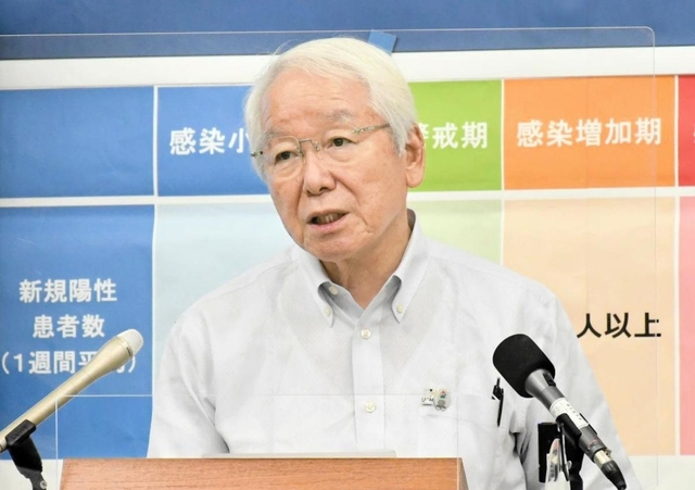 定例会見で説明する兵庫県の井戸敏三知事＝７日午後、兵庫県庁
