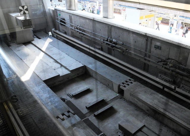 延伸部がなくなり、線路が短くなった現在の車止め＝神戸市中央区雲井通８