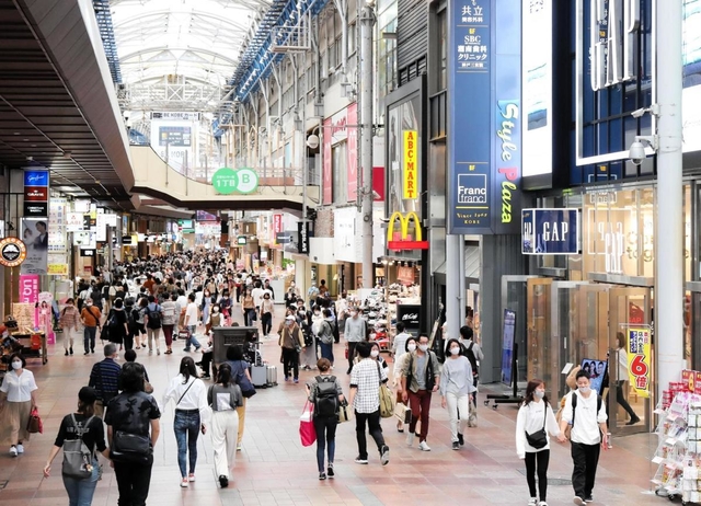 商業地で兵庫県内最高地価となった三宮センター街＝神戸市中央区三宮町１（撮影・辰巳直之）