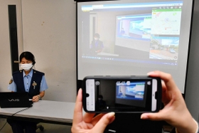 スマートフォンで撮影した画像とグーグルマップ、ストリートビューが同時に表示される＝兵庫県警