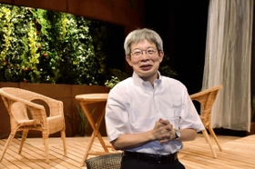 「豊岡演劇祭」開幕を迎え、思いを語る平田オリザさん＝豊岡市日高町日置、江原河畔劇場