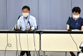 医療事故について説明する兵庫県病院局の担当者＝２３日午後、兵庫県庁