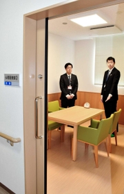 虐待相談などを受ける児童相談所の面接室。昨年新設された明石市の児相は、国の基準以上の職員体制で臨む＝明石市大久保町ゆりのき通１