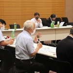 国の予算編成への提案を説明する井戸敏三知事（中央）＝東京都千代田区