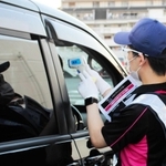 車内の客に体温チェックも＝大阪府茨木市、イオンモール茨木
