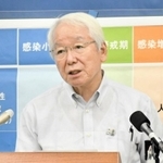 定例会見で説明する兵庫県の井戸敏三知事＝７日午後、兵庫県庁
