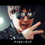 予告編のワンシーン。名ぜりふ「アイルビーバック」を「またな」という手話で表現する手話ちゃん