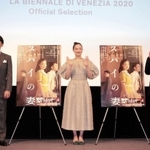 記者会見した（右から）黒沢清監督、蒼井優さん、高橋一生さん＝東京都港区