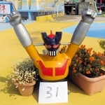 「マジンガーＺ」風のロボット人形（姫路市まちづくり振興機構提供）