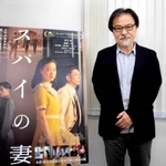 受賞後の喜びを語った黒沢清監督＝東京都内