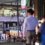 終電繰り上げで夜の町は？＝神戸市中央区（撮影・中西幸大）