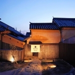 趣あるホテルの外観。江戸中期建築の大庄屋三木家住宅を改修した（レック提供）