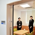 虐待相談などを受ける児童相談所の面接室。昨年新設された明石市の児相は、国の基準以上の職員体制で臨む＝明石市大久保町ゆりのき通１