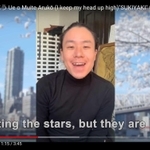 「上を向いて歩こう」を歌う垣内俊文さん（ユーチューブから）