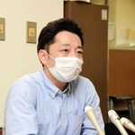 阪神・淡路大震災が発生した毎年１月１７日に開かれる「１・１７のつどい」について、震災２６年の来年１月の開催を表明した実行委員会の藤本真一実行委員長＝神戸市役所
