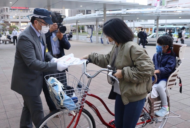 神戸新聞NEXT｜総合｜加古川女児殺害13年 ビラ配布で情報提供呼び掛け