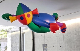 謎めいたキャラクター「サンダリーノ」のバルーン