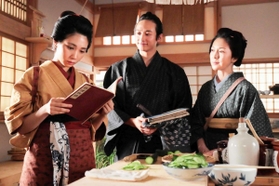 映画の一場面（Ｃ）２０２０映画「みをつくし料理帖」製作委員会