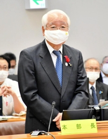 兵庫県新型コロナ感染症対策本部会議であいさつする井戸敏三知事＝神戸市中央区、兵庫県災害対策センター