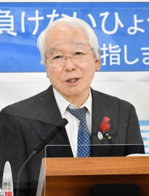新型コロナウイルス感染症対策本部会議後に記者会見した兵庫県の井戸敏三知事＝兵庫県庁