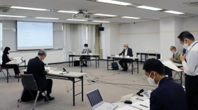 神戸市の事業検証案が示された有識者会議＝神戸市中央区八幡通４