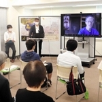 兵庫への移住者とオンラインで結んで開かれた移住相談のセミナー＝東京都千代田区有楽町２