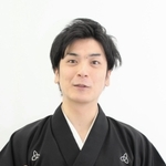 「古典落語に出てくる、世渡りはうまくないが楽しく生きようとする『喜六』が自分と重なってみえる」と話す桂あおば＝神戸新聞社