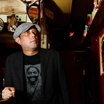 神戸市灘区、スタンドバー「モンク」（撮影・中西幸大）