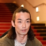 インタビューに応じる森山未来さん＝神戸市中央区浪花町（撮影・秋山亮太）
