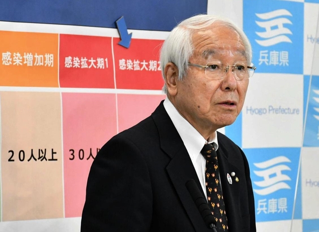 対策本部会議後に会見した兵庫県の井戸敏三知事＝１１日午後、兵庫県庁