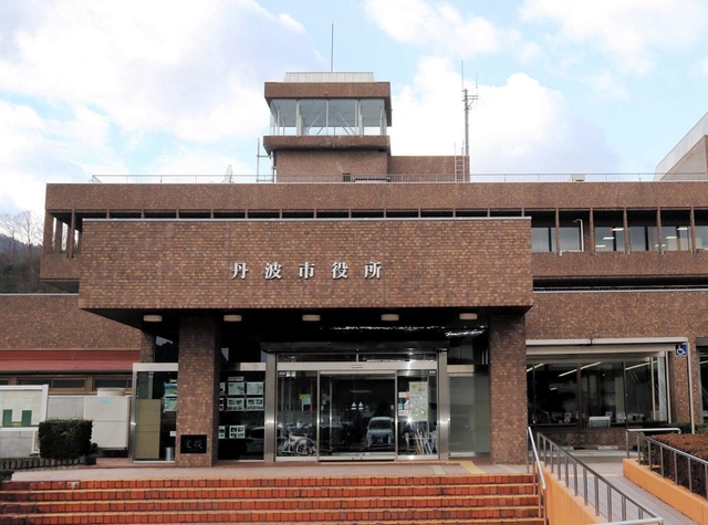 丹波市役所＝丹波市氷上町成松