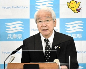 兵庫県の井戸敏三知事＝２日午後、兵庫県庁
