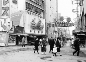 １９６２年に大阪・道頓堀に開店した「かに道楽」（日和山観光提供）