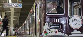 １１月１１日午前１１時１１分に大阪梅田駅を出発する車両番号「１１１１」の普通電車＝大阪市北区（撮影・吉田敦史）