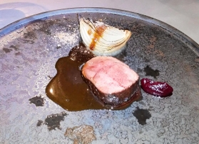 近郊の丹波篠山産の鹿肉料理＝京都市下京区