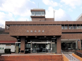 丹波市役所＝丹波市氷上町成松