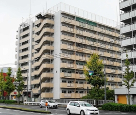飛散性の吹き付けアスベストが確認された下山手住宅４号棟＝神戸市中央区下山手通９