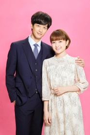 ドラマ「年の差婚」に出演する（左から）竹財輝之助、葵わかな（ＭＢＳ提供）