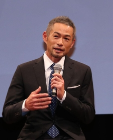 新聞大会で「スポーツが持つチカラ」と題して講演するイチローさん＝２６日午後、神戸市中央区港島中町６、神戸ポートピアホテル（撮影・大森　武）