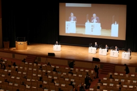 コロナ禍における報道について議論された新聞大会＝２６日午後、神戸市中央区港島中町６、神戸ポートピアホテル（撮影・辰巳直之）
