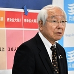 対策本部会議後に会見した兵庫県の井戸敏三知事＝１１日午後、兵庫県庁