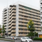飛散性の吹き付けアスベストが確認された下山手住宅４号棟＝神戸市中央区下山手通９
