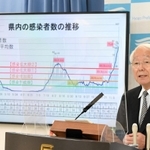 新型コロナウイルスの１日の感染者数が１００人を超えたことについて話す井戸敏三知事＝１７日午後、兵庫県庁（撮影・後藤亮平）