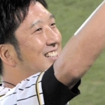 引退試合のセレモニーでファンの声援に応える藤川球児投手（サンテレビ提供）