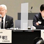 パネル討議に参加した井戸敏三兵庫県知事（左）と吉村洋文大阪府知事＝大阪市北区