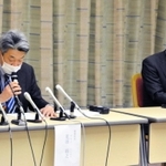 神戸市立医療センター西市民病院での新型コロナウイルス感染者確認を説明する市幹部ら＝２５日午後、神戸市役所（撮影・伊田雄馬）