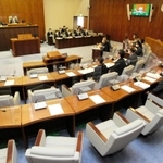 正副議長が不在となり、仮議長を選出する異例の事態となった加古川市議会＝兵庫県加古川市加古川町北在家